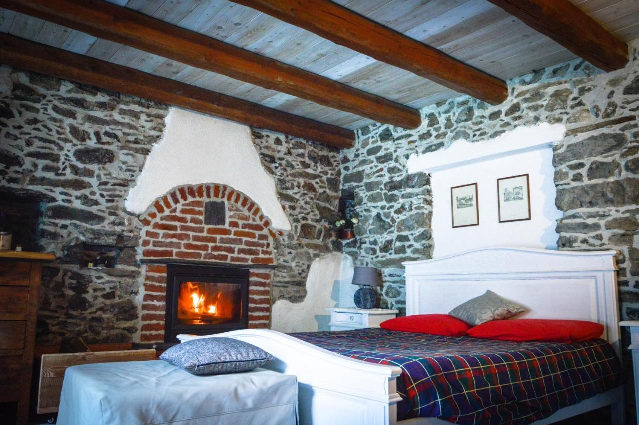 Chalet In Pietra E Legno Con Caminetto Inverso Pinasca Eksteriør billede