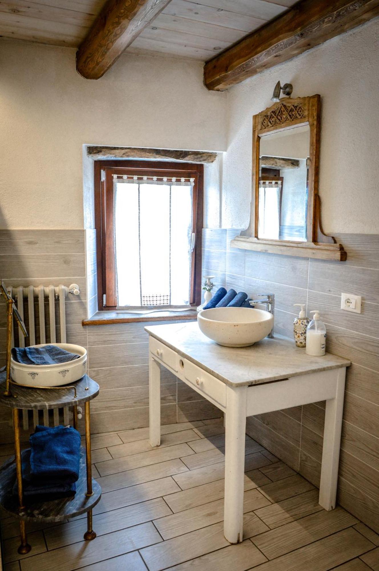 Chalet In Pietra E Legno Con Caminetto Inverso Pinasca Eksteriør billede