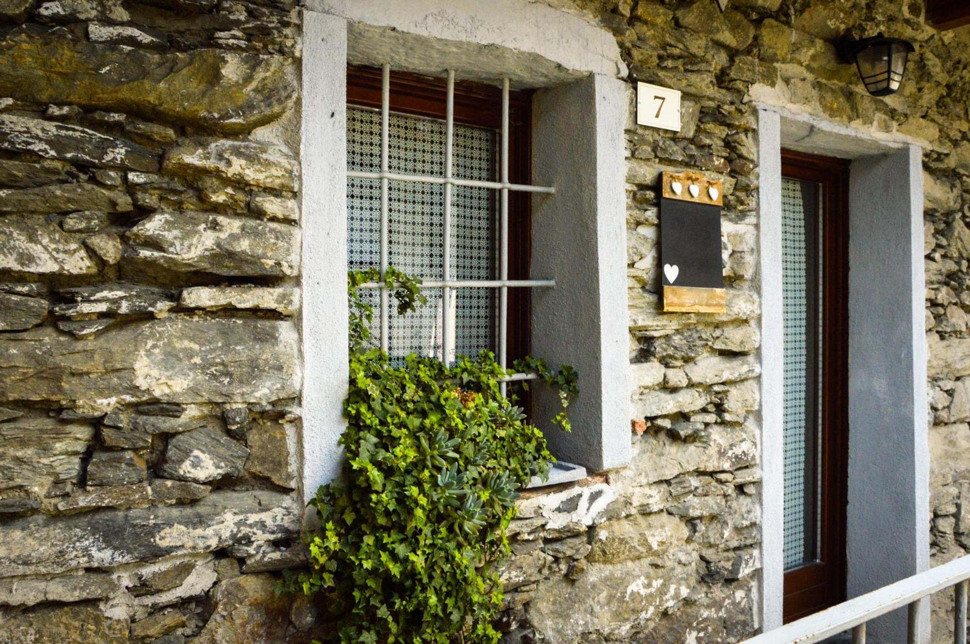 Chalet In Pietra E Legno Con Caminetto Inverso Pinasca Eksteriør billede