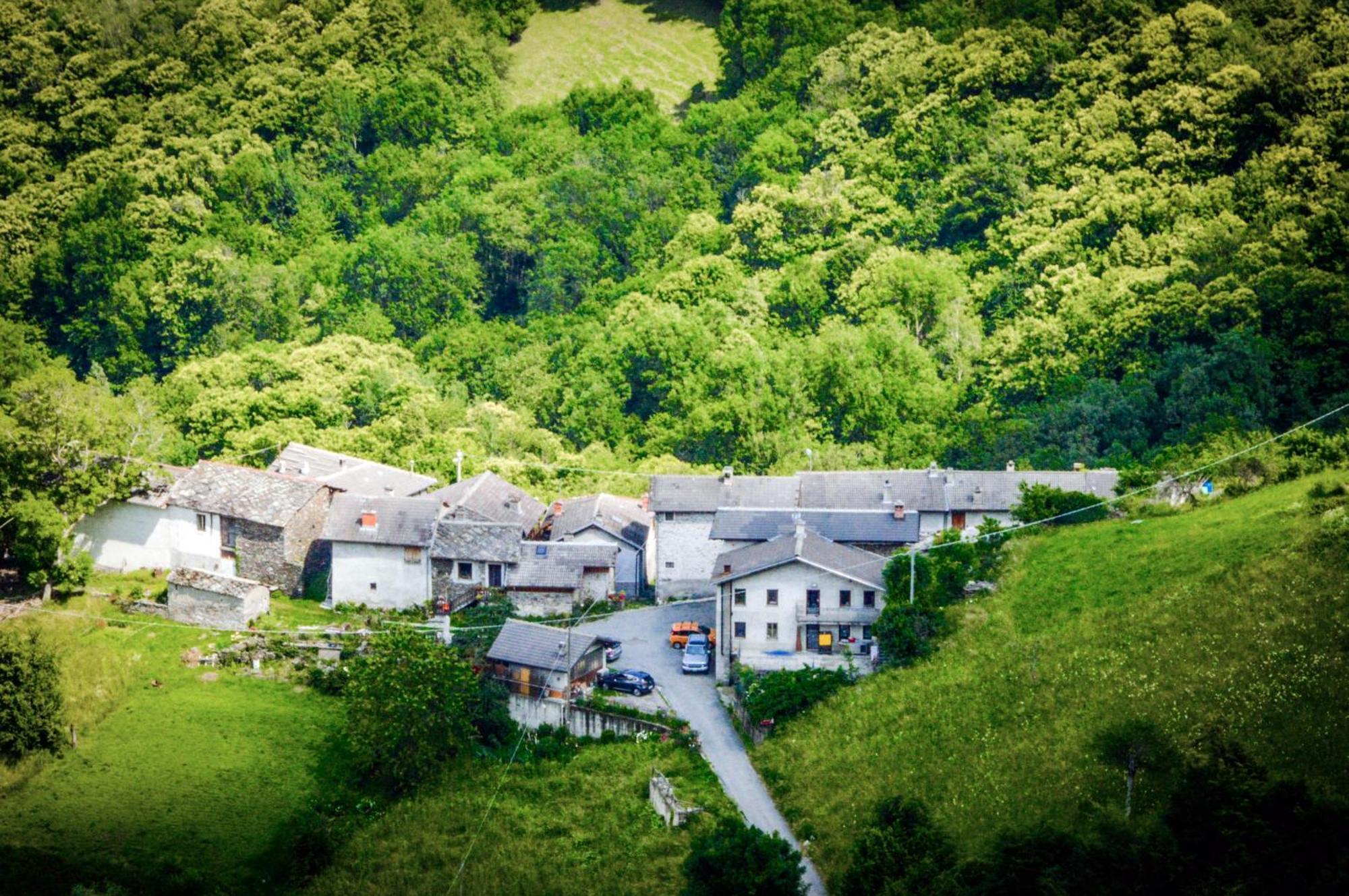 Chalet In Pietra E Legno Con Caminetto Inverso Pinasca Eksteriør billede