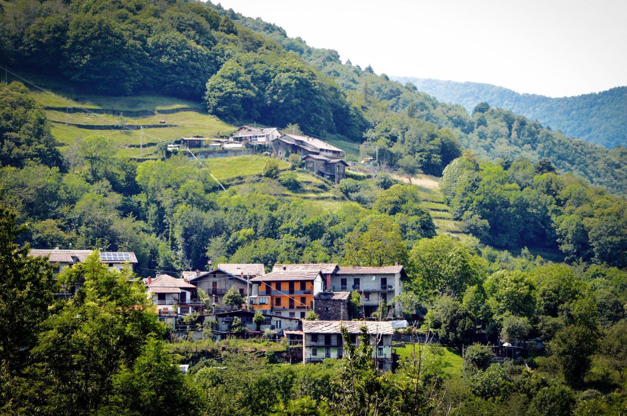 Chalet In Pietra E Legno Con Caminetto Inverso Pinasca Eksteriør billede