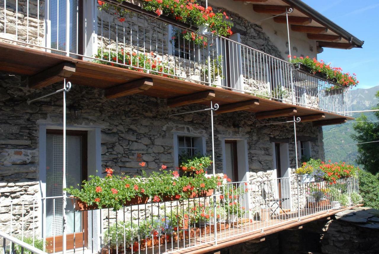 Chalet In Pietra E Legno Con Caminetto Inverso Pinasca Eksteriør billede