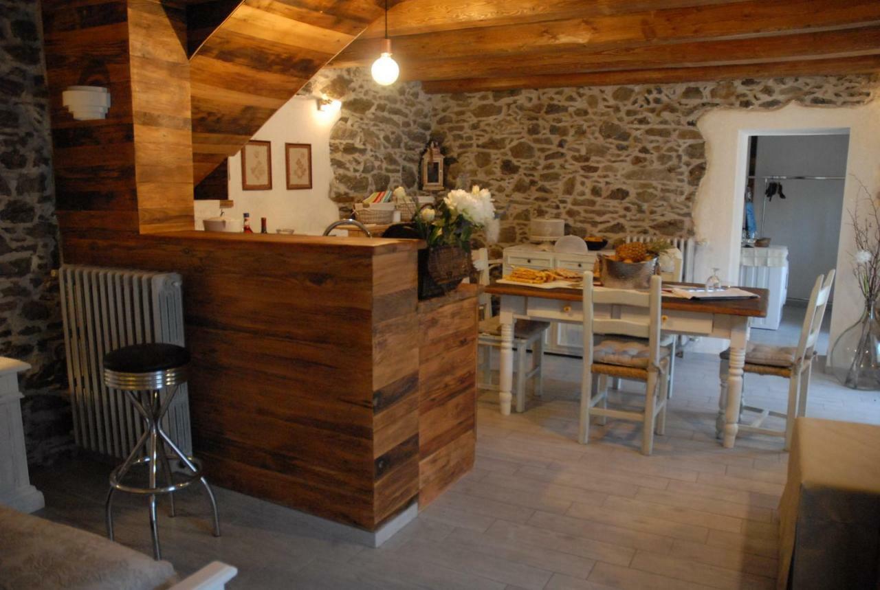 Chalet In Pietra E Legno Con Caminetto Inverso Pinasca Eksteriør billede